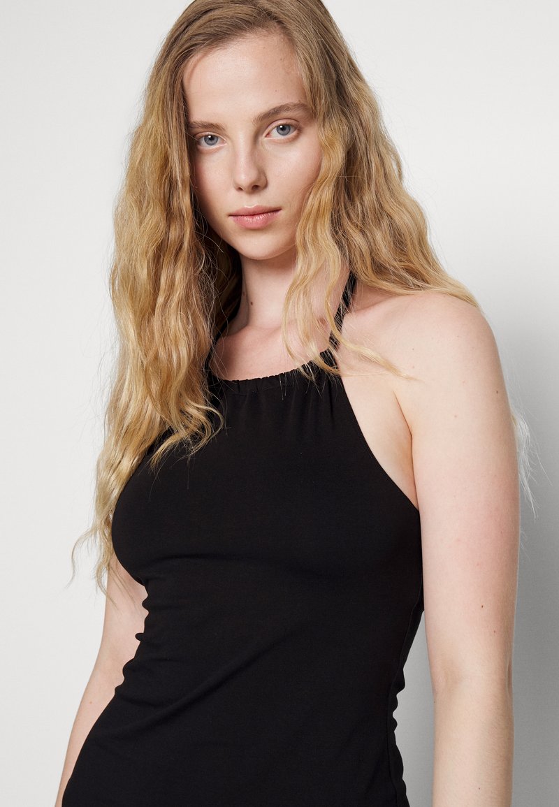 Damen Freizeitkleider | Hollister Co. HIGH NECK KNIT HALTER DRESS Cocktailkleid/festliches Kleid black/schwarz - CX17835 Damen Freizeitkleider | Hollister Co. HIGH NECK KNIT HALTER DRESS Cocktailkleid/festliches Kleid black/schwarz - CX17835