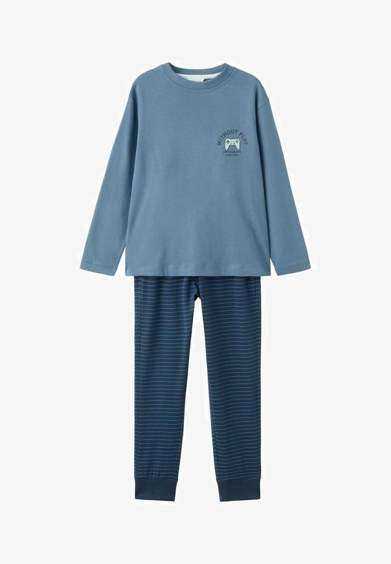 Tricou albastru cu mânecă lungă, cu grafică de controler de jocuri și text, combinat cu pantaloni întunecat albi cu dungi, set de loungewear cu croială lejeră.