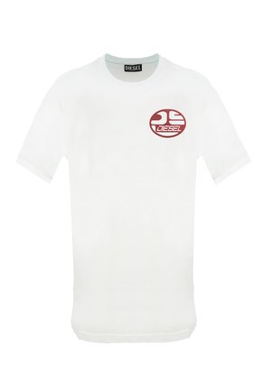 T-shirt bianca in cotone con maniche corte e scollatura rotonda. Sul davanti è presente un logo circolare rosso con la scritta "DIESEL".