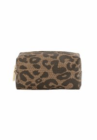 Trousse de maquillage en imprimé léopard, fabriquée en tissu durable, avec une forme rectangulaire, fermeture éclair et détails en métal doré.