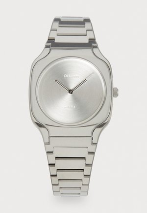 Orologio in acciaio inossidabile argentato con cassa a forma di quadrato arrotondato, quadrante argentato spazzolato, lancette minimaliste e design del bracciale a maglie.