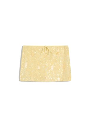 Žltá mini sukňa s veľkými flitrami a sťahovacou šnúrkou v páse, zobrazená na ploche na bielom pozadí.