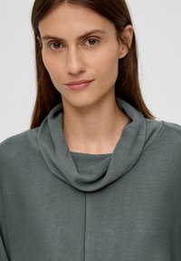 s.Oliver MIT STRUKTUR - Sweater - olivgrün