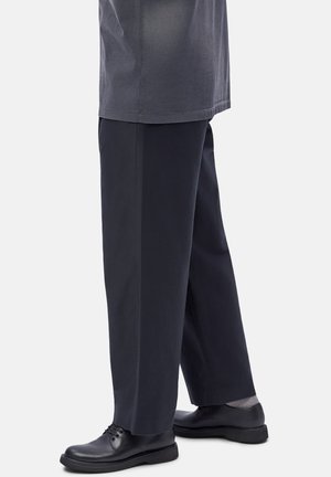 NORMAN - Lace-ups - schwarz