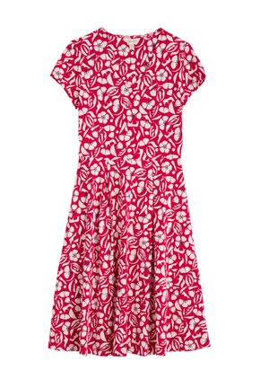 Abito a maniche corte, lungo fino al ginocchio, di un vivace colore rosa, caratterizzato da un motivo floreale e di foglie bianche, con gonna a ruota e scollatura a V.