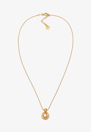 Forgyldt halskæde med en fin kæde, prydet med en struktureret cirkulær vedhæng, der indeholder en lille hvid perle i midten.
