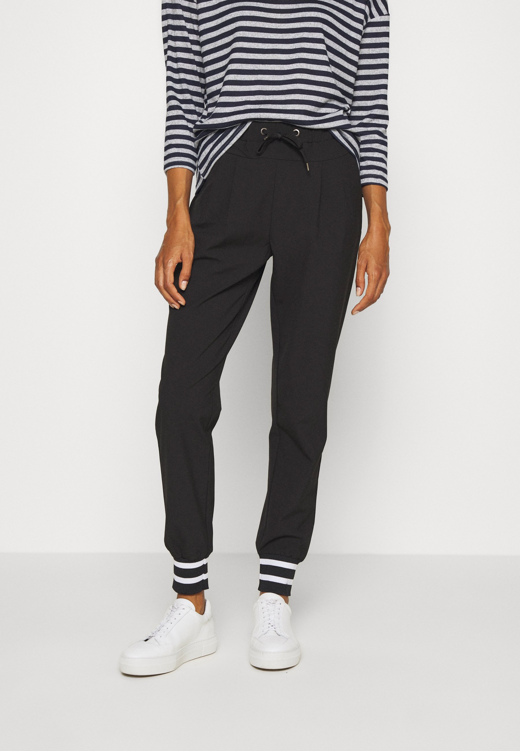 Kaffe KAJOA PANTS Bukse black deepsvart Zalando.no Kaffe KASIGGI LINDA PANTS Joggebukse black deep Zalando.no