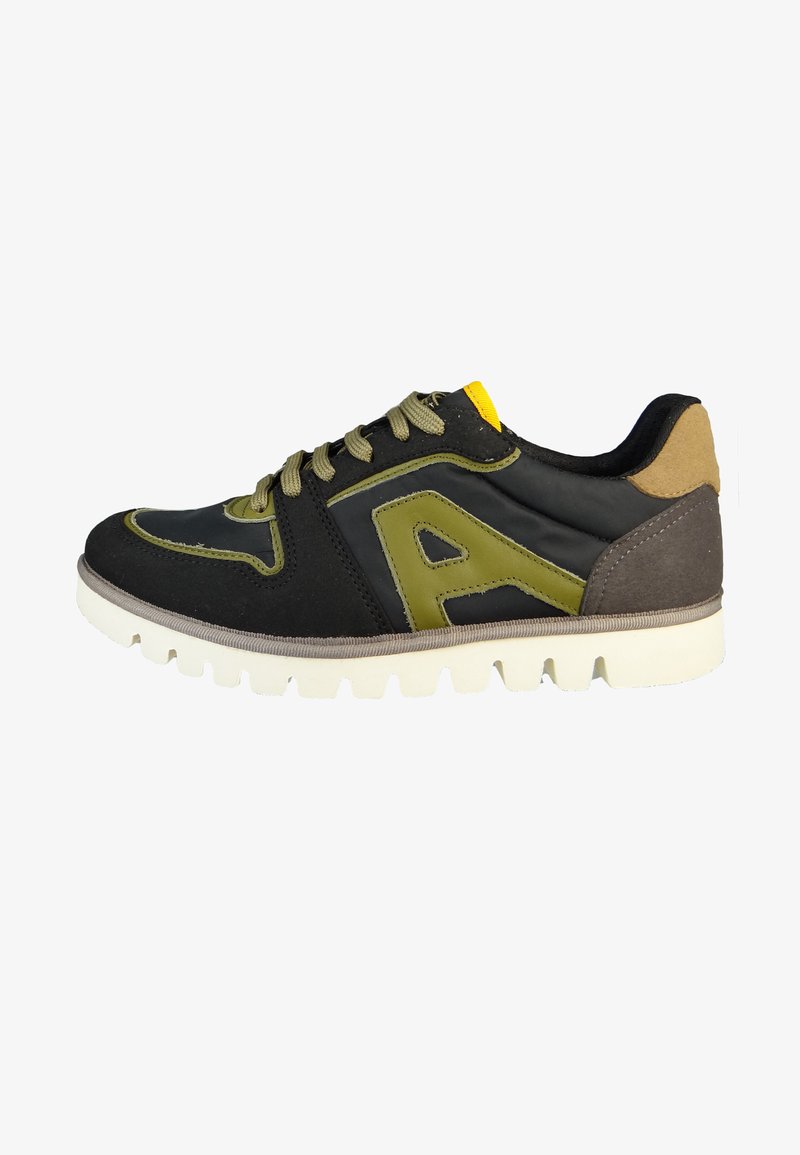 Czarnooliwkowe sneakersy z gumową podeszwą, sznurowanym designem, zaokrąglonymi akcentami i wyściełanym kołnierzem. Godny uwagi żółty detal w otworze na sznurówki.