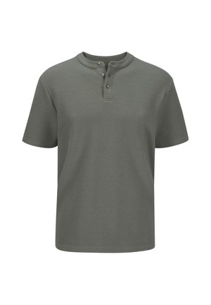 Dunkelgraues, strukturiertes Henley-Shirt mit kurzen Ärmeln, drei Knöpfen und runden Ausschnitt auf weißem Hintergrund.