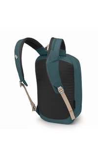 Mochila ergonómica en color aguamarina y negro con correas acolchadas y hebilla ajustable beis, que presenta una superficie lisa y texturizada, así como un diseño aerodinámico.