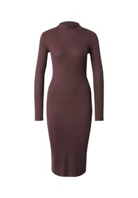 Langärmliges, geripptes Midi-Kleid in Dunkelmaulbeere mit hohem Kragen, das eine figurbetonte Silhouette und eine glatte Textur aufweist.