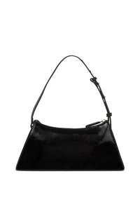 Fekete lakbőr kézitáska, háromszög alakú és vékony vállpánttal. Felső cipzáras záródással rendelkezik, sima textúrájú felülettel.