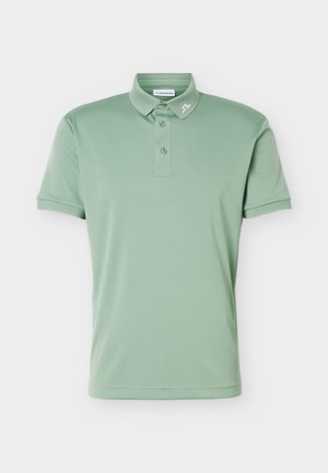 Hellgrünes kurzärmeliges Poloshirt mit drei Knöpfen und einem kleinen weißen Logo am Kragen, dargestellt auf weißem Hintergrund.