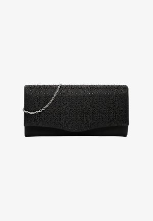 Borsa clutch rettangolare nera con strass neri sulla patta e catena argentata su sfondo bianco.