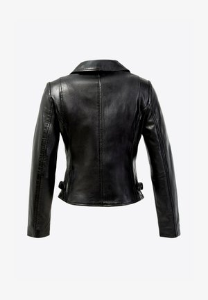 Rückansicht einer schwarzen Lederjacke mit Kragen, langen Ärmeln, Nahtdetails und verstellbaren Seitenriemen vor einfarbigem Hintergrund.