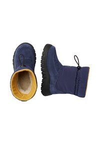 Námořnické modré zateplené boty s vrškem z semišové kůže a nylonu, které mají tmavou gumovou podrážku, žluté podšívkové úpravy a poutko pro snadné obouvání.