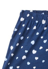 Tessuto blu navy con una consistenza morbida che presenta un motivo di cuori bianchi e azzurri sparsi. Vita elastica con dettaglio arricciato.