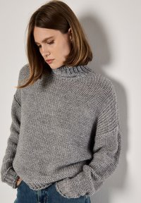 Apricot Trui - grey