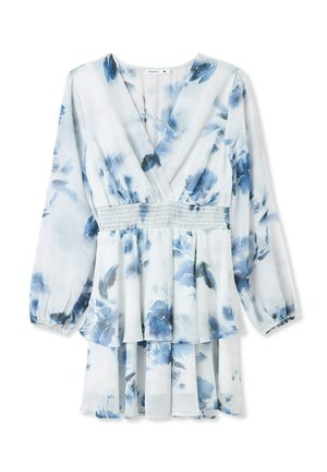 Abito floreale in tessuto leggero, con un motivo floreale blu e bianco, scollatura a V, vita arricciata e gonna a strati con maniche lunghe.