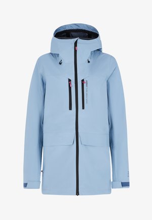 Lichtblauwe waterdichte jas met een capuchon, zwarte ritsen, twee voorzakken en verstelbare manchetten. Heeft een logo aan de linkerkant.