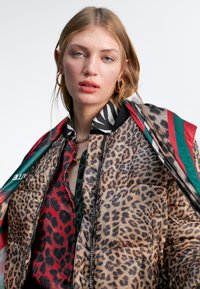 LOLA CASADEMUNT Bomberjacka - brown