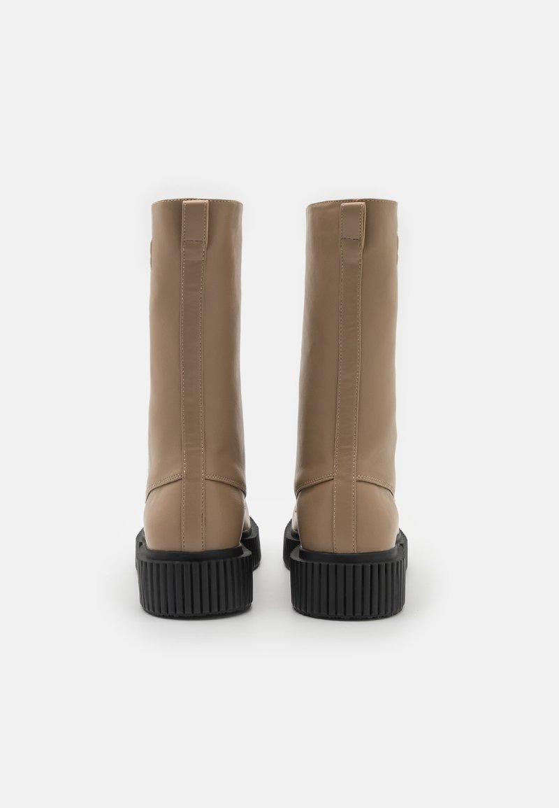 Armani Exchange BOOT - Plateaustiefel - mud/black/schwarz - Zalando.de