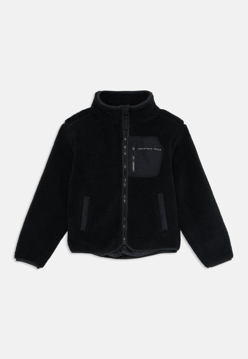 Veste en polaire noire avec col haut, fermeture éclair sur le devant, poche poitrine zippée avec le texte "Aventures à venir" et deux poches latérales.