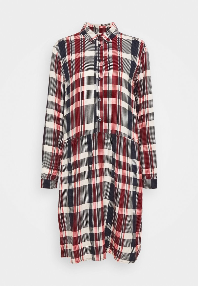 Abito a maniche lunghe realizzato in tessuto intrecciato con un motivo a quadri multicolore nei toni del rosso, blu navy e bianco. Presenta una chiusura con bottoni e una vita aderente.