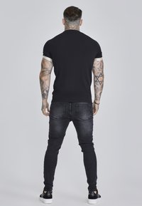 SIKSILK TECH - T-shirt - bas - black