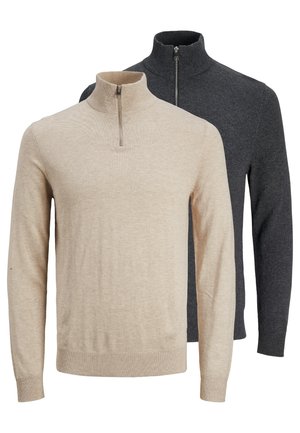 Due maglioni da uomo con mezza cerniera, uno beige davanti e uno grigio scuro dietro, entrambi con polsini e orlo a costine.