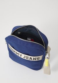 Tommy Jeans RETRO COOL REPORTER - Cross body bag - blue