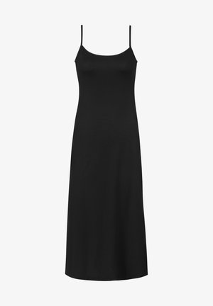 Robe noire sans manches avec des fines bretelles, fabriquée à partir d'un tissu lisse, présentant une silhouette droite et une longueur médiane. Pas de motifs ou d'accents supplémentaires.