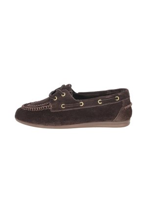 Mocassino in camoscio marrone scuro con punta cucita, dettaglio con lacci attraverso occhielli dorati e suola piatta in gomma.