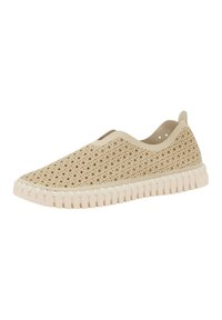 Beige instapper sneaker met een gevlochten bovenwerk, textuurdetails en een dikke, gegroefde zool. Lichte accenten versterken het totale ontwerp.
