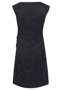 Robe sans manches noire à fines rayures avec un décolleté rond. Conçue pour une silhouette ajustée, présentant une texture subtile et des lignes épurées.
