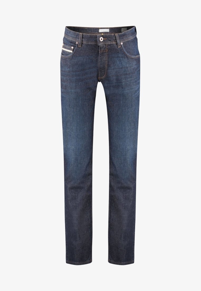 Jean droit en denim bleu foncé avec bouton et fermeture éclair à l'avant, passants de ceinture et trois poches avant sur fond blanc.