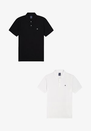 Mustvalged lühikeste varrukatega polo särgid, valmistatud puuvillast, kahe nööbiga kaelusega ja väikese logoga vasakul rinnal.