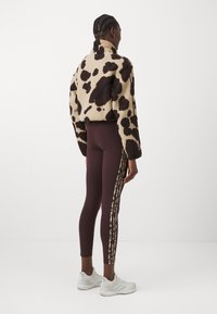 adidas Sportswear ESSENTIALS STRIPES ANIMAL PRINT