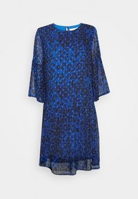 Blå leopardmönstrad klänning med rund halsringning, utsvängda ärmar och ett lagerdesign. Tillverkad av lätt, genomskinligt tyg.
