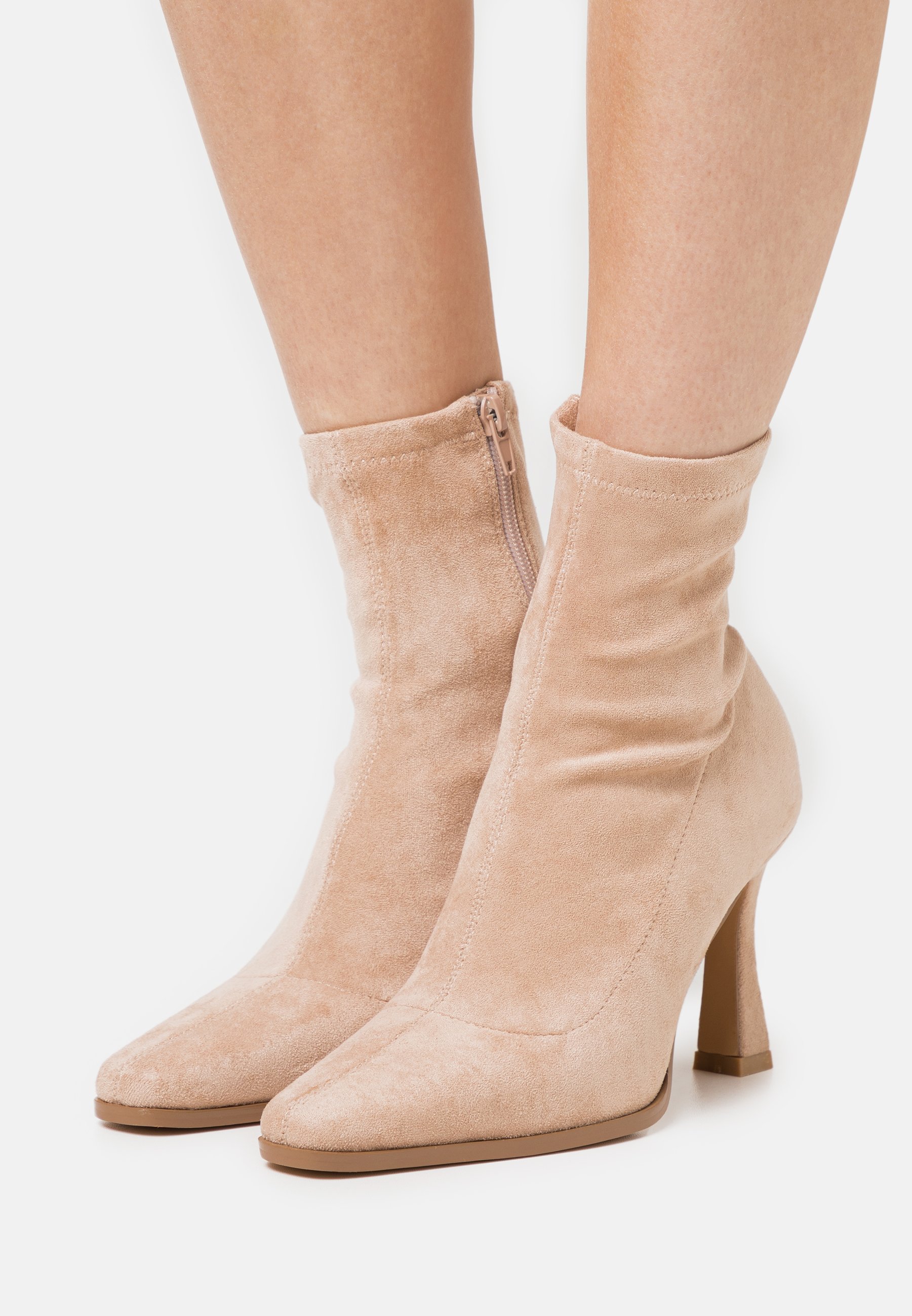 FEATURE SOCK BOOTS Enkellaarsjes met hoge hak sand FEATURE SOCK BOOTS Enkellaarsjes met hoge hak sand