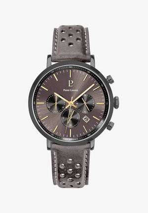 Reloj cronógrafo con correa de cuero gris oscuro que presenta perforaciones, caja de metal negro, esfera marrón texturizada y acentos dorados.