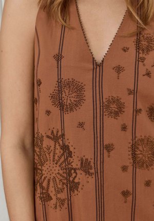 Pepe Jeans, PEPE JEANS MIDI DRESS W11 FERNAH DRESS - Vestito lungo - earth brown