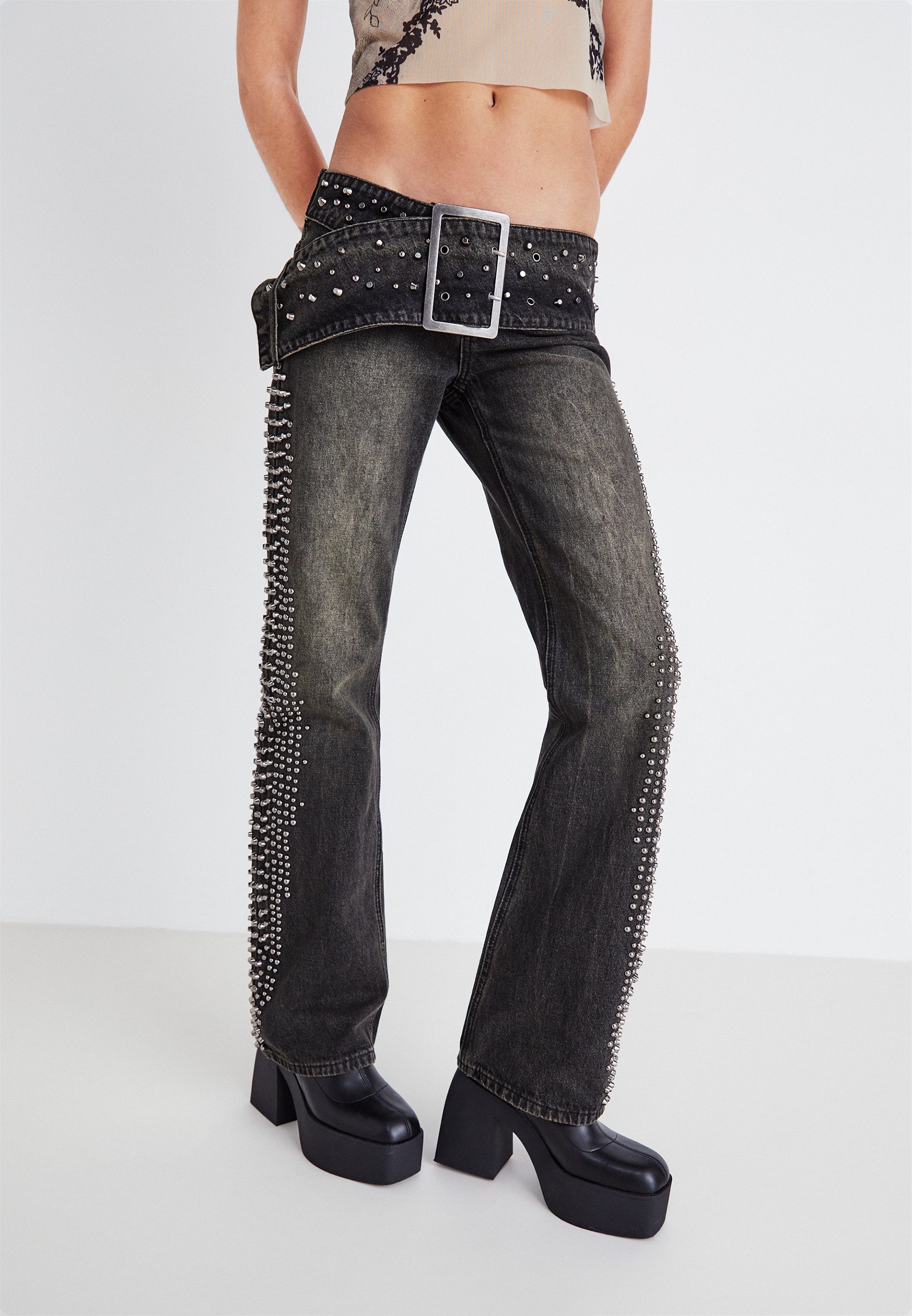 Jaded London STUDDED LOW RISE - Relaxed fit jeans - black 
