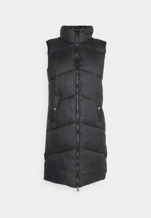 Crni pufasti prsluk s visokim ovratnikom, prednjim zatvaračem, velikim chevron šavovima i dva bočna džepa. Glatka, sjajna tekstura materijala.