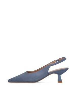 Decolleté slingback in camoscio blu con punta affilata e tacco a blocco inclinato su sfondo bianco.