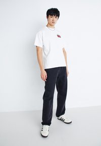 Levi's® VINTAGE FIT GRAPHIC - T-shirts print - white