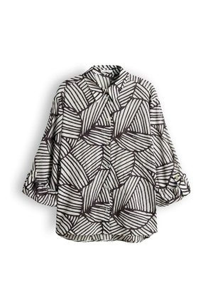 Zwart-wit geometrisch patroon lange mouwen overhemd met kraag, getoond met opgerolde mouwen en dichtgeknoopte knopen.