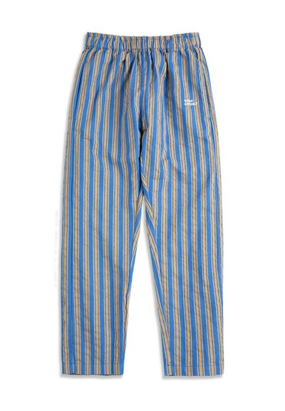 Pantalon ample à rayures verticales bleu et beige, taille élastique, poches latérales, et petit logo blanc sur le haut à droite devant.
