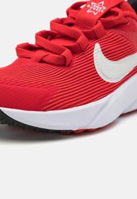 Nike Performance STAR RUNNER 4 - Zapatillas running asfalto - university red/summit white/black/white