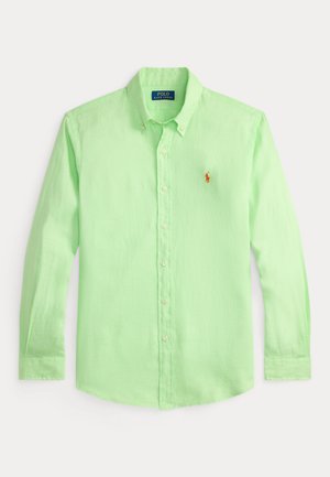 Jasnozielona, lniana koszula z długim rękawem, z kołnierzykiem na guziki, białymi guzikami i małym logo na lewej piersi.